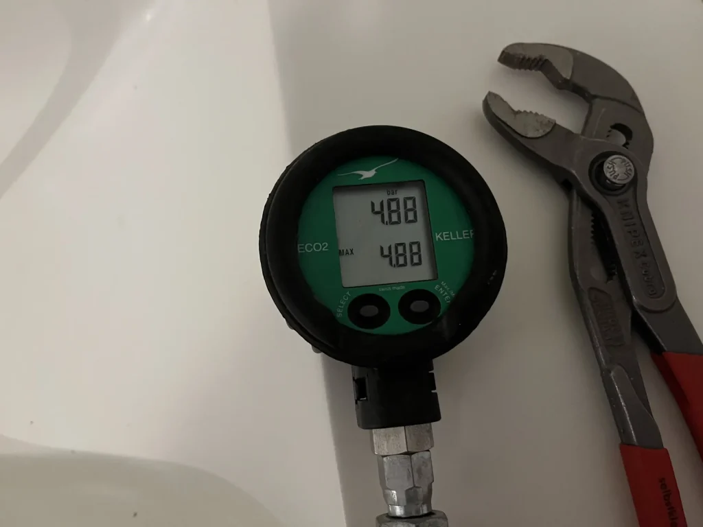 Manomètre lors d’un test de mise en pression d’un réseau d’eau