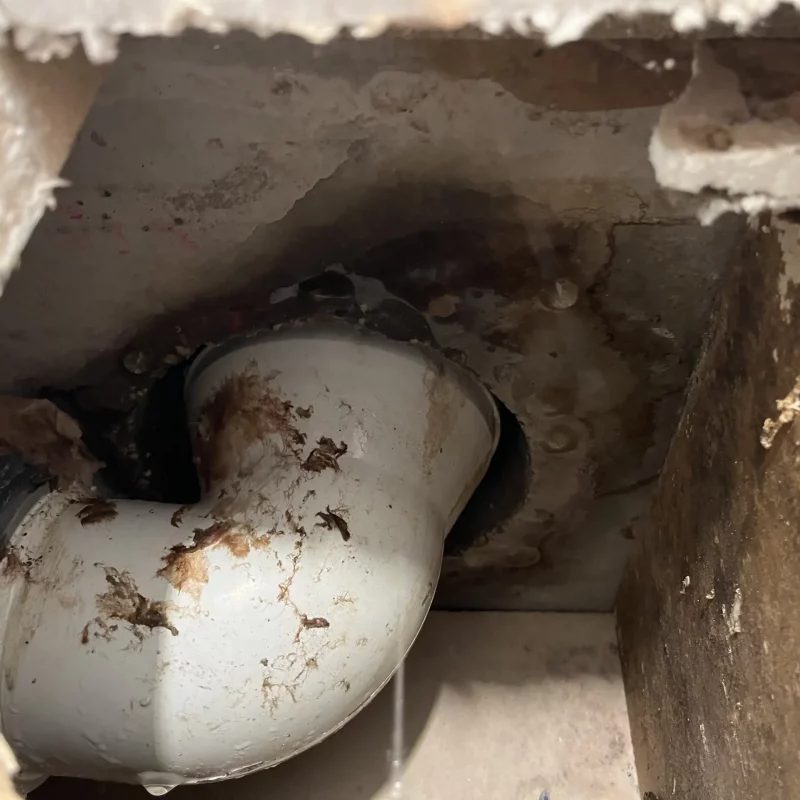 Fuite localisée sur la traverssée de dalle d'un réseau d'évacuation